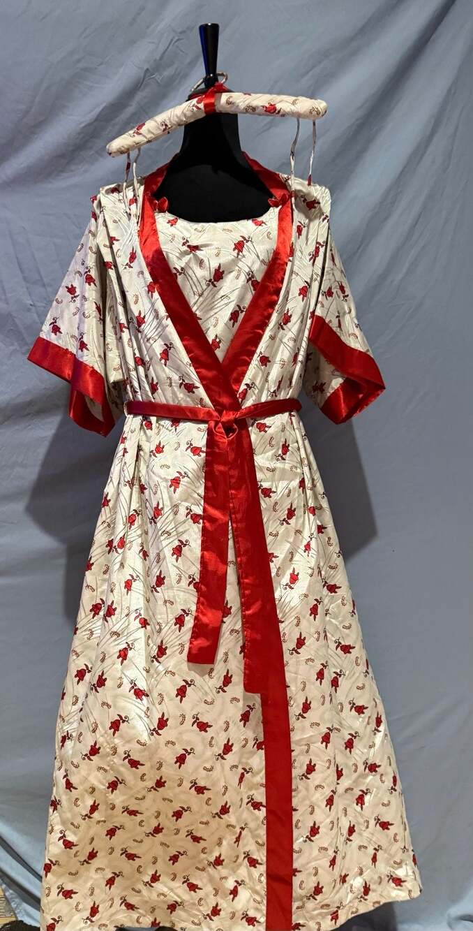 Contessa Di Roma Plus Size 2X Red Floral Satin Robe and Nightgown Set